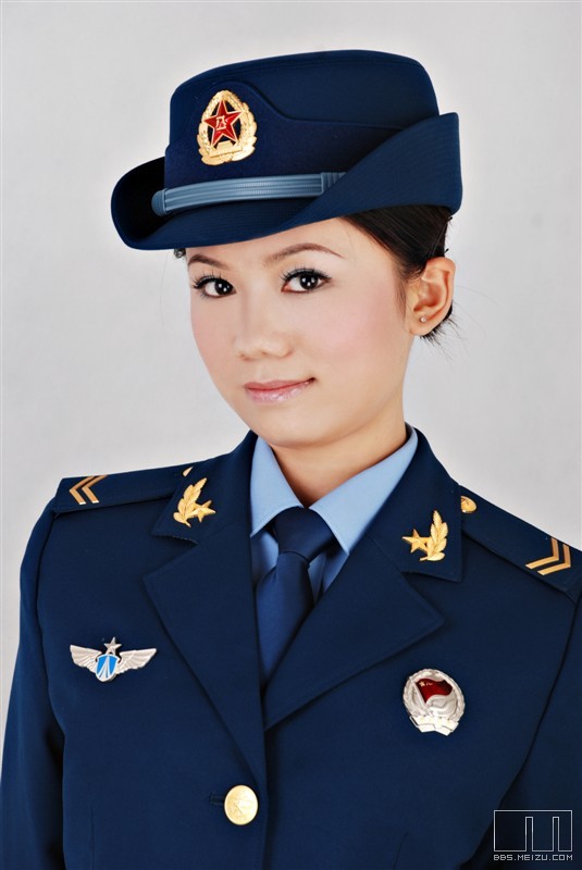 空军女兵军装照.生活照,给大家欣赏下