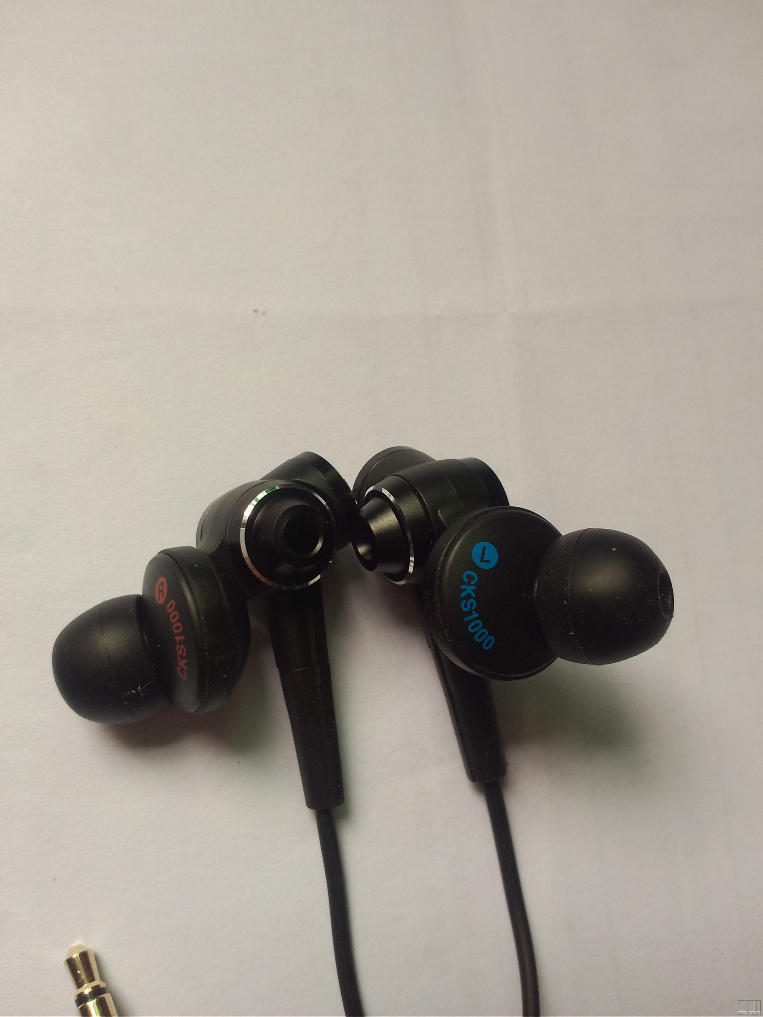 都在   sony的xba20   350rmb  舒尔425     850rmb  铁三角cks1000