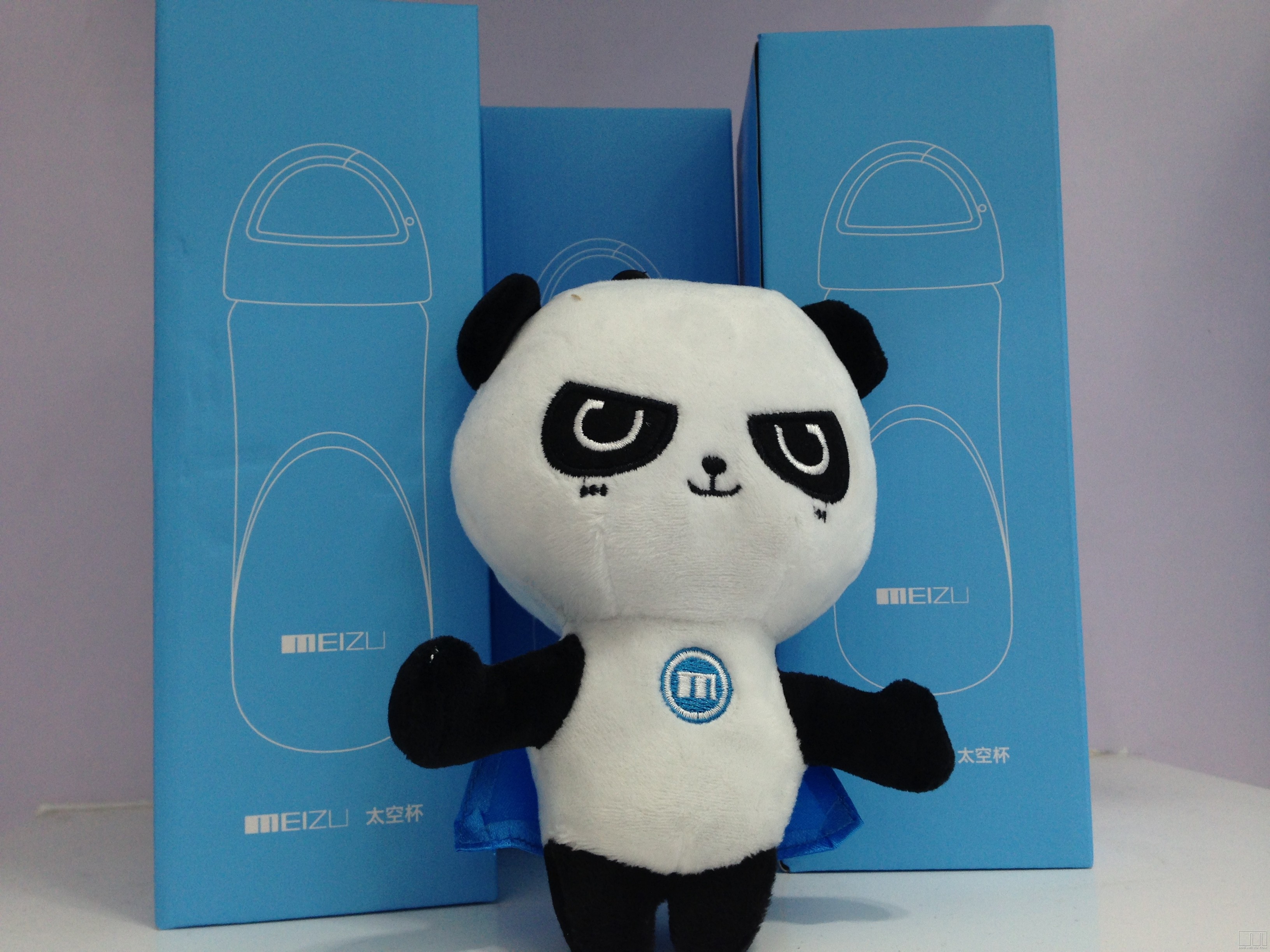 魅族手机 不光是这些,还有我们的魅族定制运动水杯,金刚熊猫公仔,超