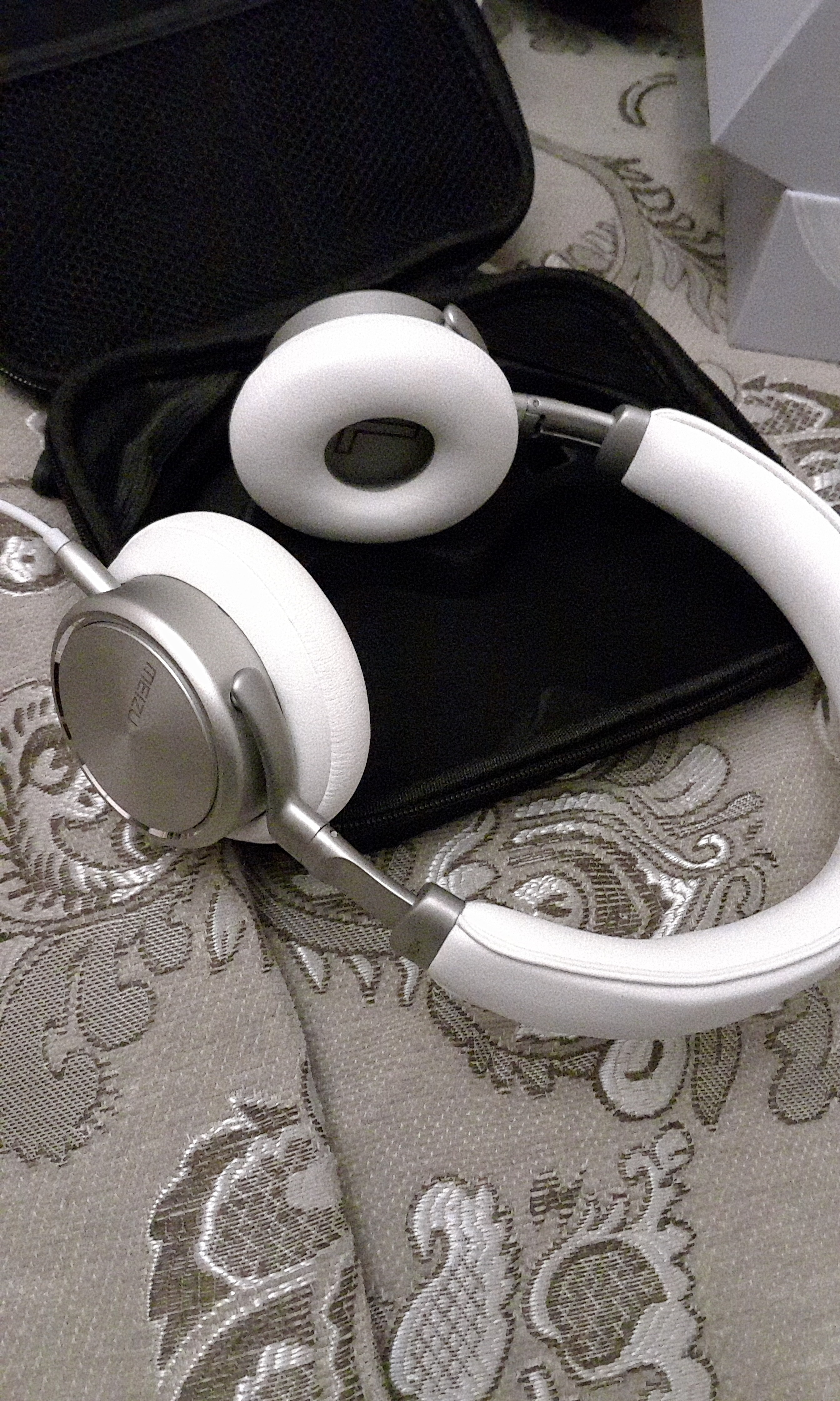 今天在专卖店整了个白色配4婆和vivo3s那个爽歪歪