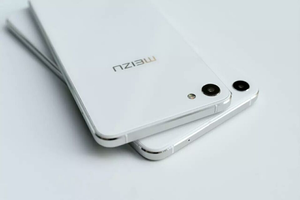 魅蓝u20手机今天开售,欢迎到店体验!