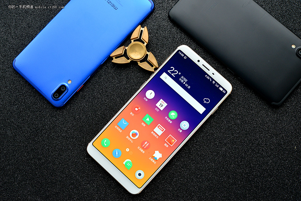 魅蓝e3图赏:红蓝cp独特撞色按键设计-综合讨论-魅族社区