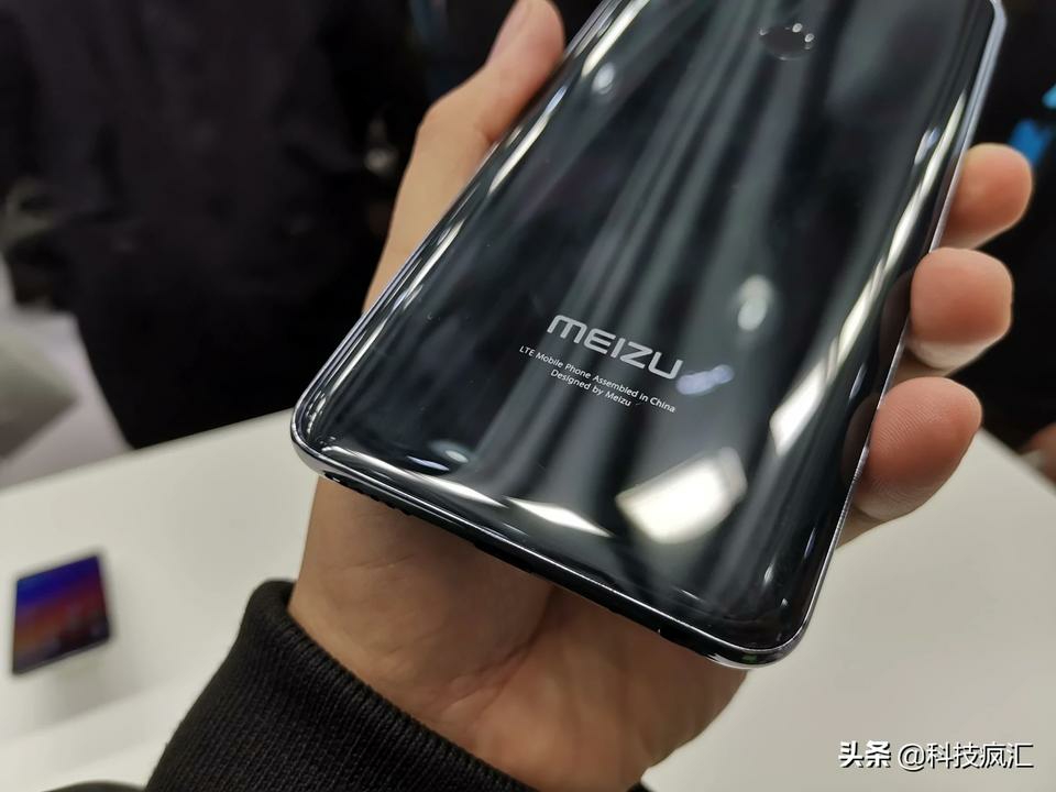 没了定制,那魅族note9就会变成红米note7可以停航母的大边框大下巴大水滴,而且,红米note7边缘发黑,质量真的不行,千元机,魅族note9外观都做到旗舰水滴水平了,你还要怎样,貌似note9屏幕很不错<img class='smilies_mz' src=