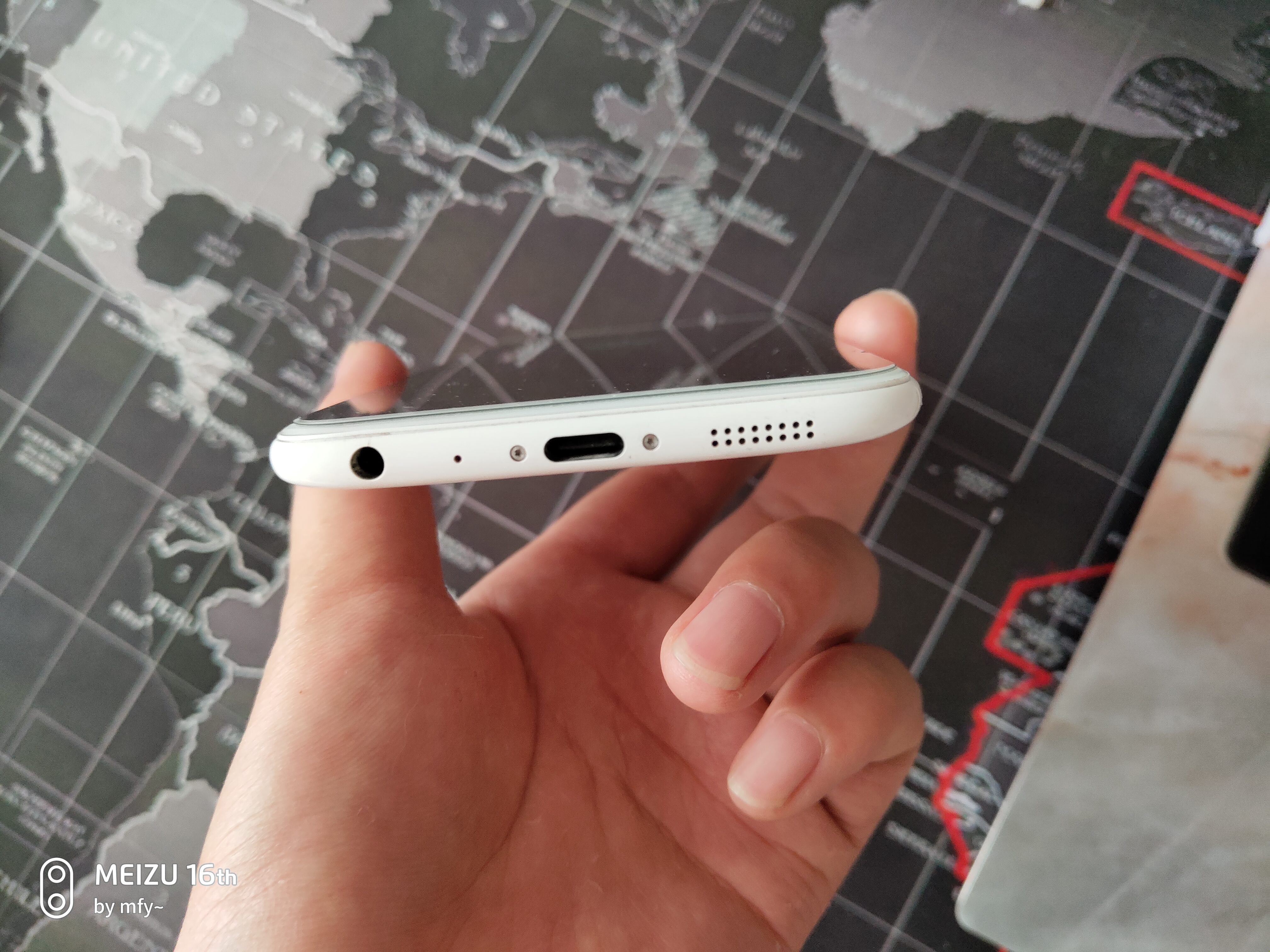 汝窑白6+128g魅族16x,九成新,<br />
去年买的,刚刚过保,打算出手,<br />
原装充电器盒子都在,慢出,<br />
<br />
大刀勿扰,售出不退。可以小刀。不喜欢那种磨磨唧唧吹毛求疵的买家,想要完美的请买新的去,爽快包邮。<br />
<br />
边框,屏幕后盖无划痕,汝窑白配色手感没的说,如果痛快的话,送壳膜⌯ㅅ⌯<br />
<br />
注意是128g的,请不要拿64的比价格。<br />
大学生一个,不经常上线,想要拍的尽快拍,谢谢啦。<br />
盒子在学校,还有两天开学,齐全。( ⸍ꔷ͈ᗄꔷ͈⸌)o彡<br />
价格图片上有,可以小刀<img class='smilies_mz' src=