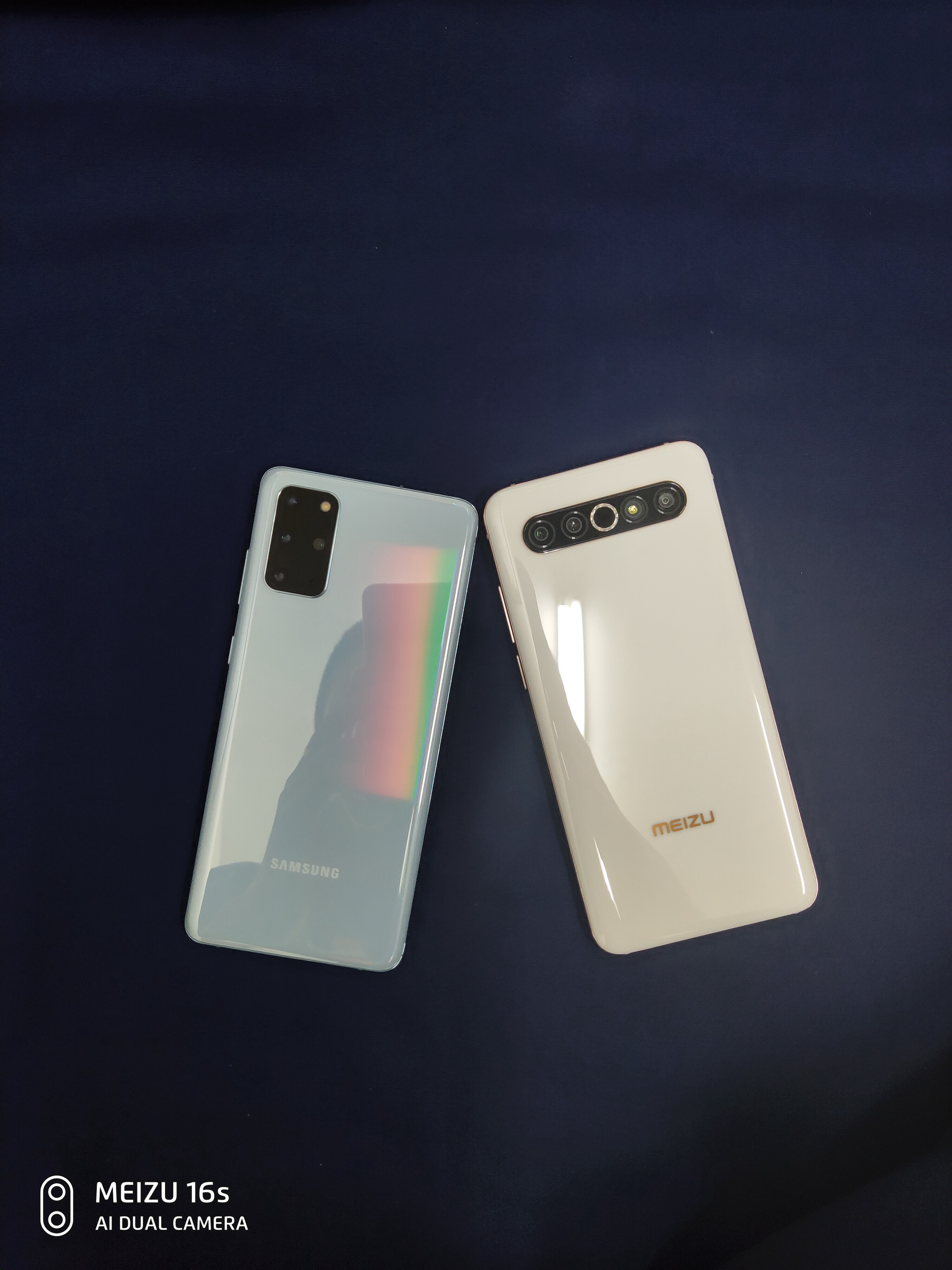 17pro和三星大哥s20 的合照哈哈