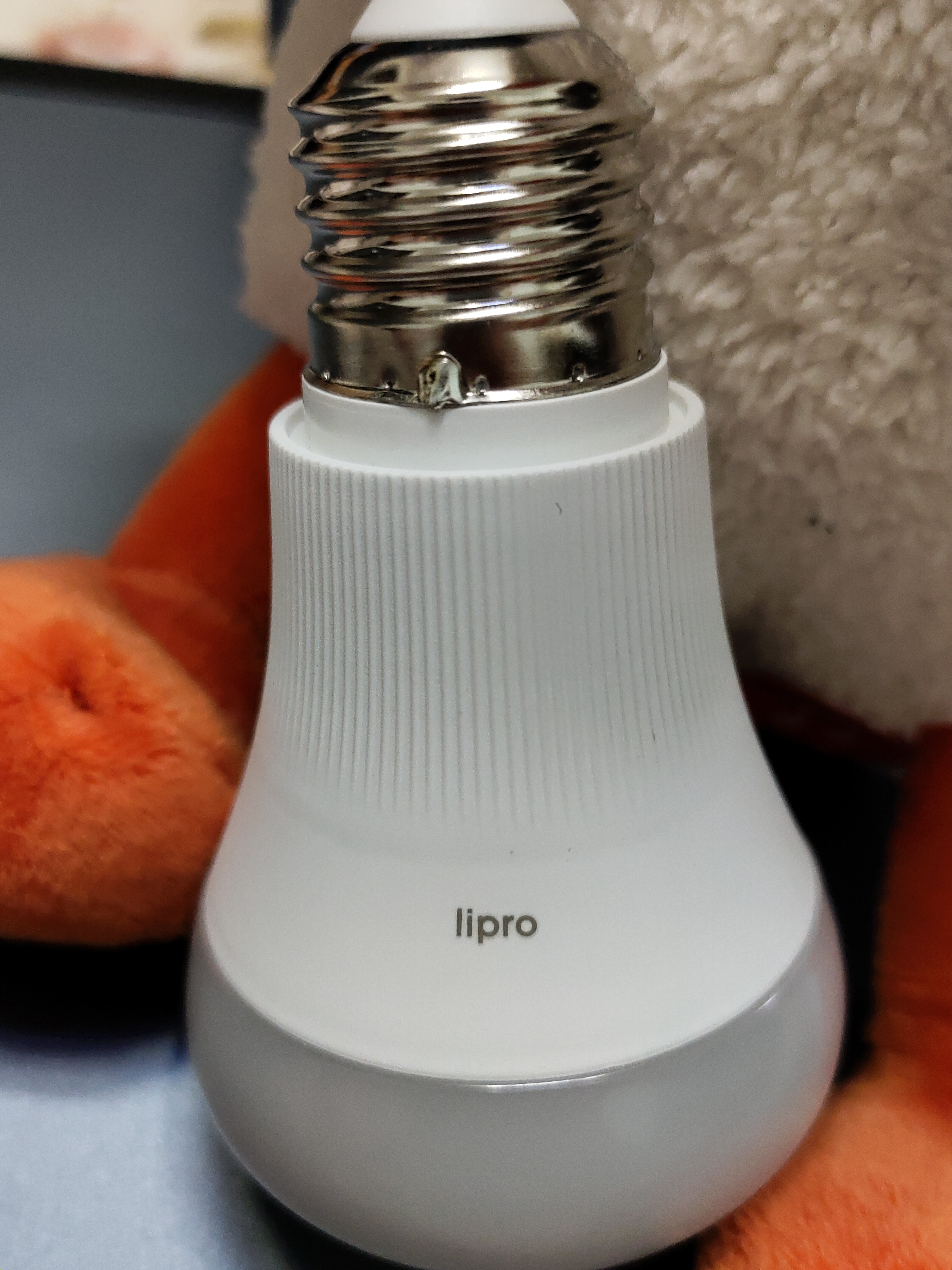 Lipro 光临花灯会<br />
如然之光，真的用起来舒服，感觉不刺眼，看东西眼睛不会很累，产品性价比极好<br />
本产品为3w【4000k】
