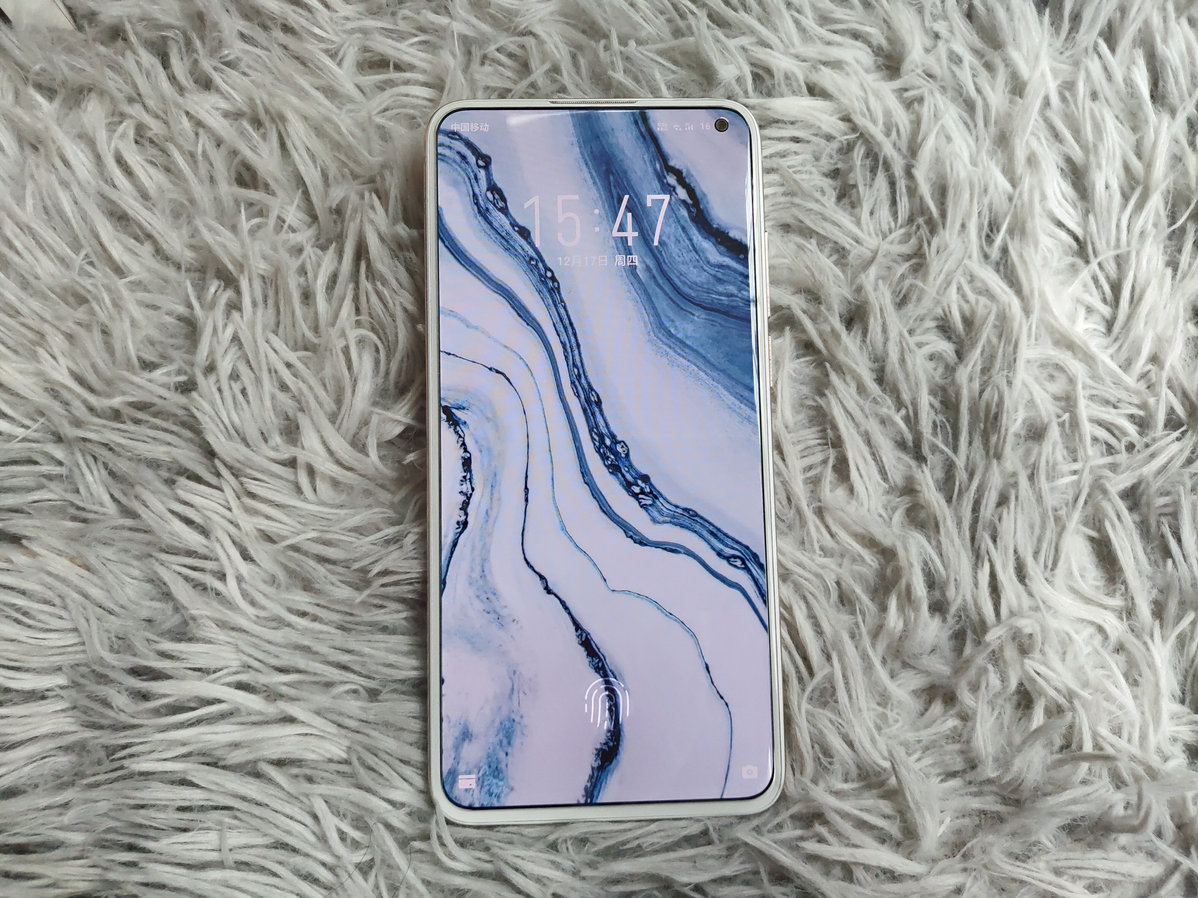 mx4是情怀,15是经典,16系列是巅峰 17之后再无魅族,你可以永远相信魅族的颜值,15是我见过最好看的手机,一眼万年,这么好看的手机居然有两个嘿嘿<img class='smilies_mz' src=